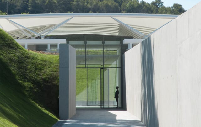 Galería de arte Chateau La Coste | Entrada con puerta de cristal Ottima | Renzo Piano | Alumilux
