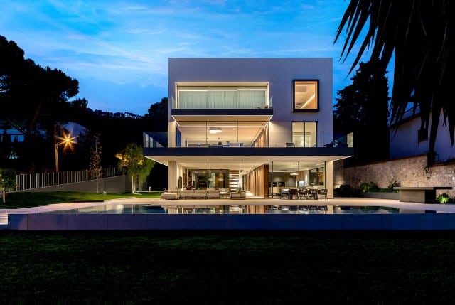 Casa Esplugues diseñada por 85 Bar Arquitectura | Proyectos Finalizados | Alumilux