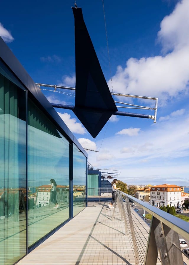Edificio Náutico | Amplio ventanal Ottima con acceso a la terraza | Subvert Studio | Alumilux