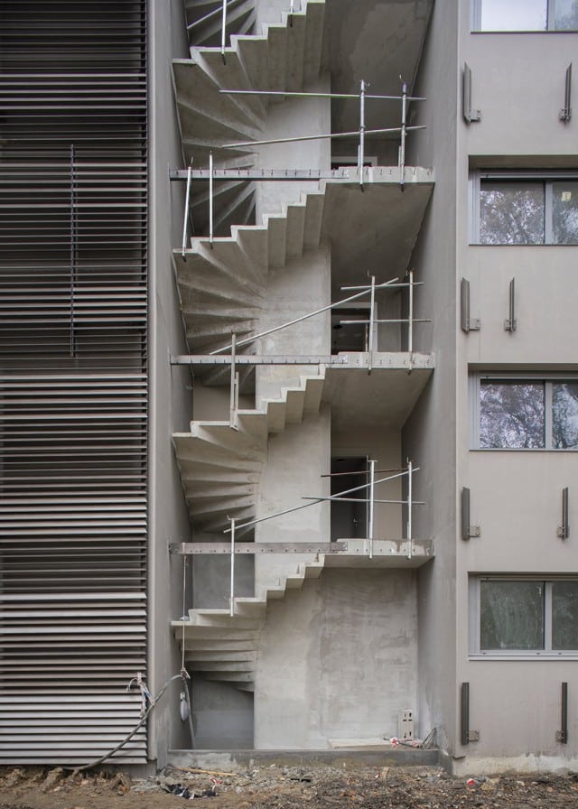 Jean Moulin | Escaleras interiores del edificio durante las consrucción | RCR Arquitectes + Pinedo Architectes | Alumilux