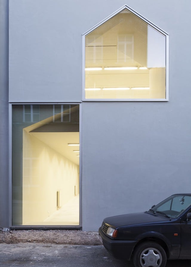 Facultad de Arquitectura en Tournai | Ventana Ottima en fachada de de hormigón blanco | Aires Mateus | Alumilux