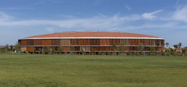 Palau d'Esports Catalunya | Vista exterior y general del centro deportivo | Barceló-Balanzó Arquitectes | Alumilux
