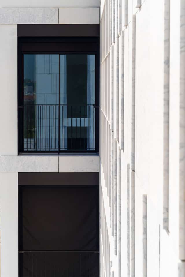 Castilho 203 | Detalle desde el exterior de la ventana Ottima instalada en uno de los apartamentos | ARX Arquitectos