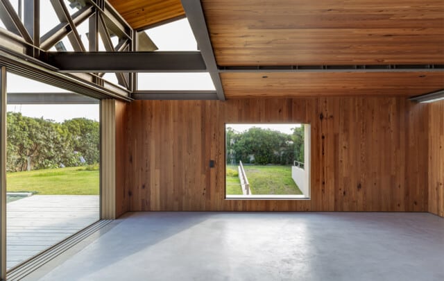 House in Miramar | Zona interior con ventana y ventanal hacia la terraza | João Paulo Loureiro | Alumilux
