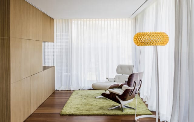 Casa 1401 | Espacio de relax en el salón equipado con butacas reclinables | NordEst Arquitectura