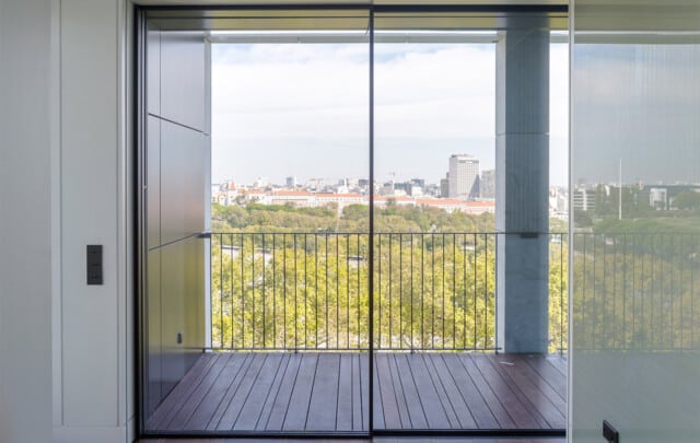 Castilho 203 | Ventana Ottima que da acceso a la terraza de uno de los apartamentos | ARX Arquitectos